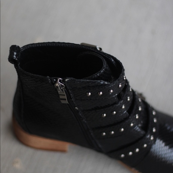 Faux Black Snakeskin bootie - Picture 7 of 7